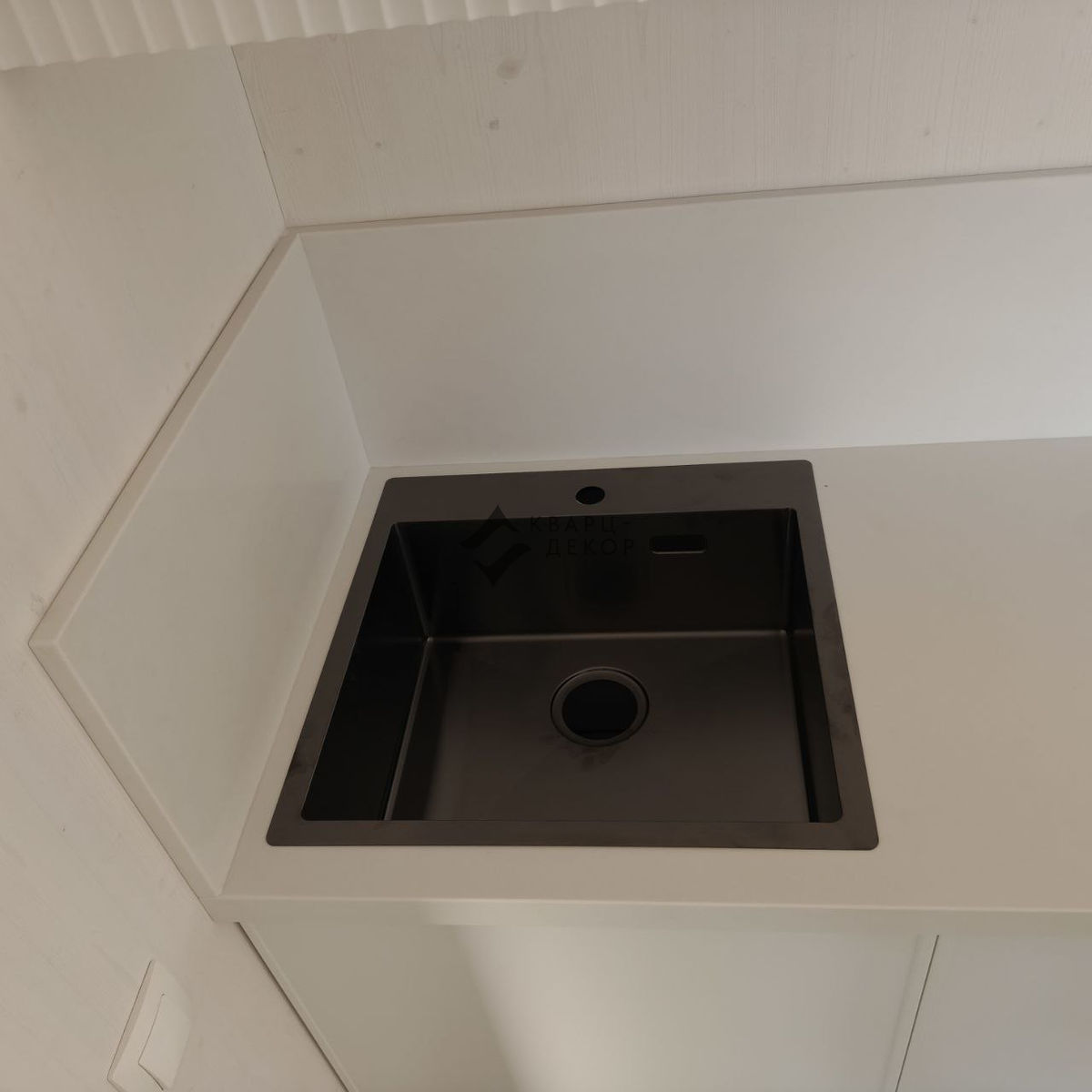 Столешница из кварцевого агломерата Vicostone BQ 200