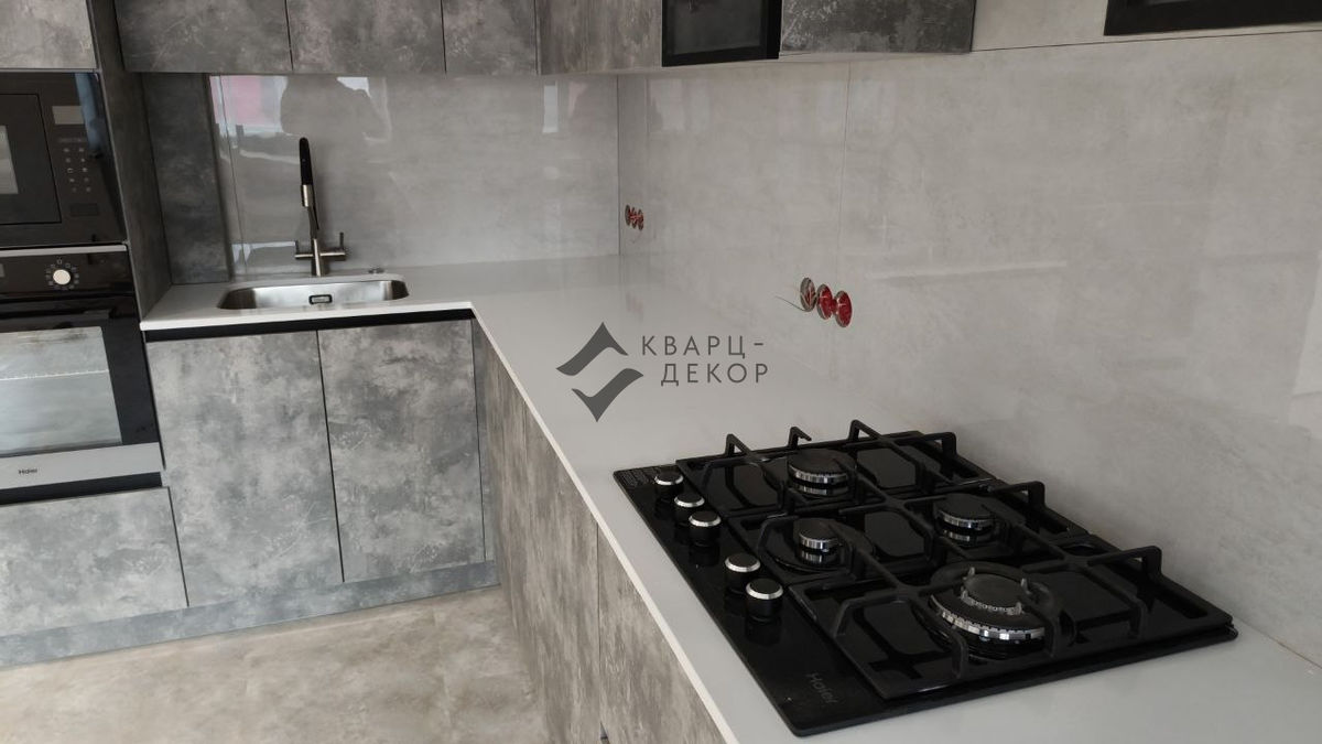 Столешница из кварцевого агломерата Vicostone BQ 100