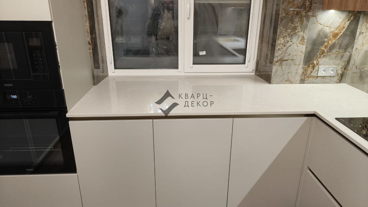Кухонная столешница из  кварцевого агломерата АВАРУС R511 Лёд Байкала Interstone