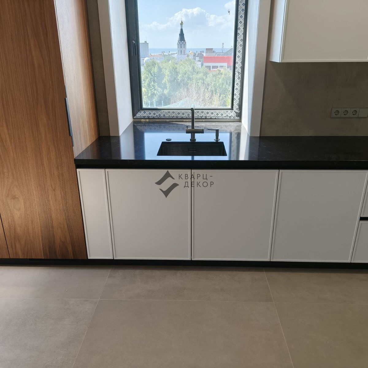 Столешница из кварцевого агломерата Vicostone Java Noir BQ 8812