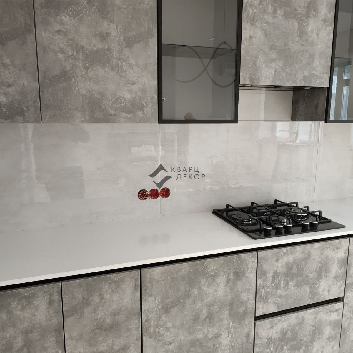 Столешница из кварцевого агломерата Vicostone BQ 100