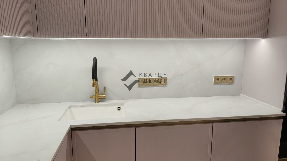 Столешница и стеновая панель  кварцевый агломерат Etna quartz