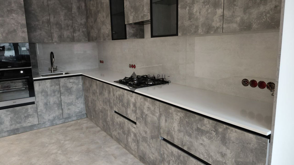 Столешница из кварцевого агломерата Vicostone BQ 100