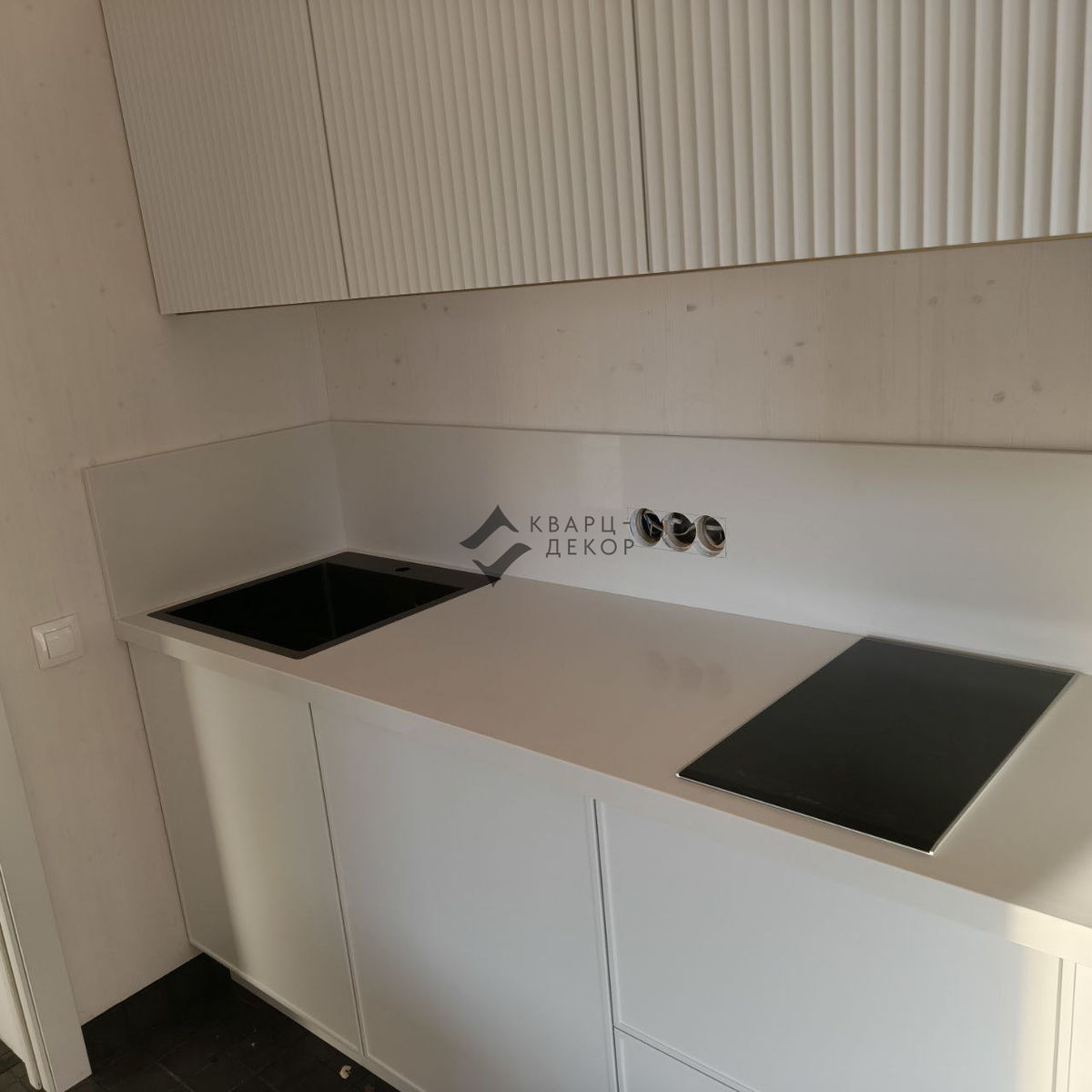 Столешница из кварцевого агломерата Vicostone BQ 200
