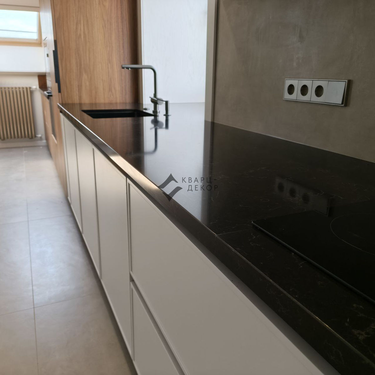 Столешница из кварцевого агломерата Vicostone Java Noir BQ 8812