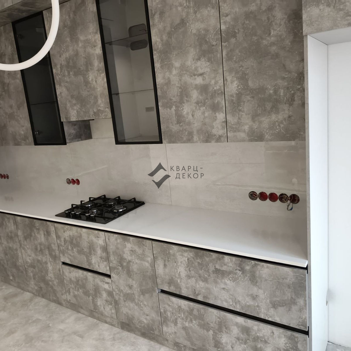 Столешница из кварцевого агломерата Vicostone BQ 100