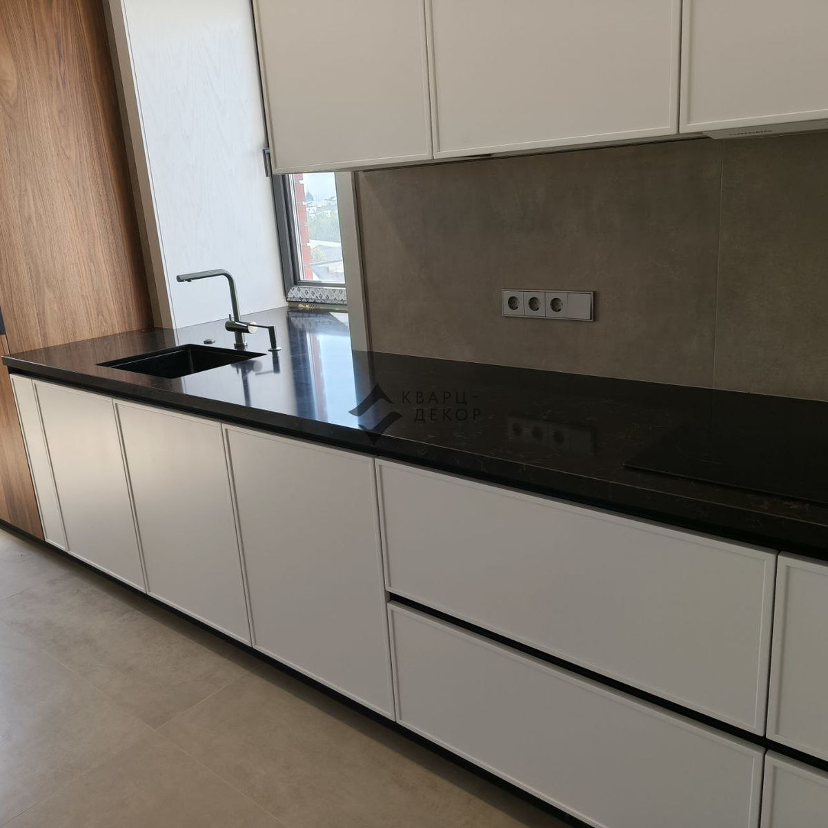 Столешница из кварцевого агломерата Vicostone Java Noir BQ 8812