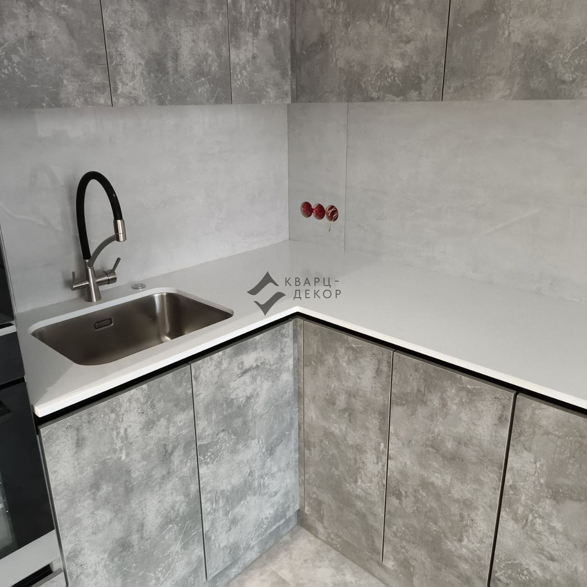 Столешница из кварцевого агломерата Vicostone BQ 100