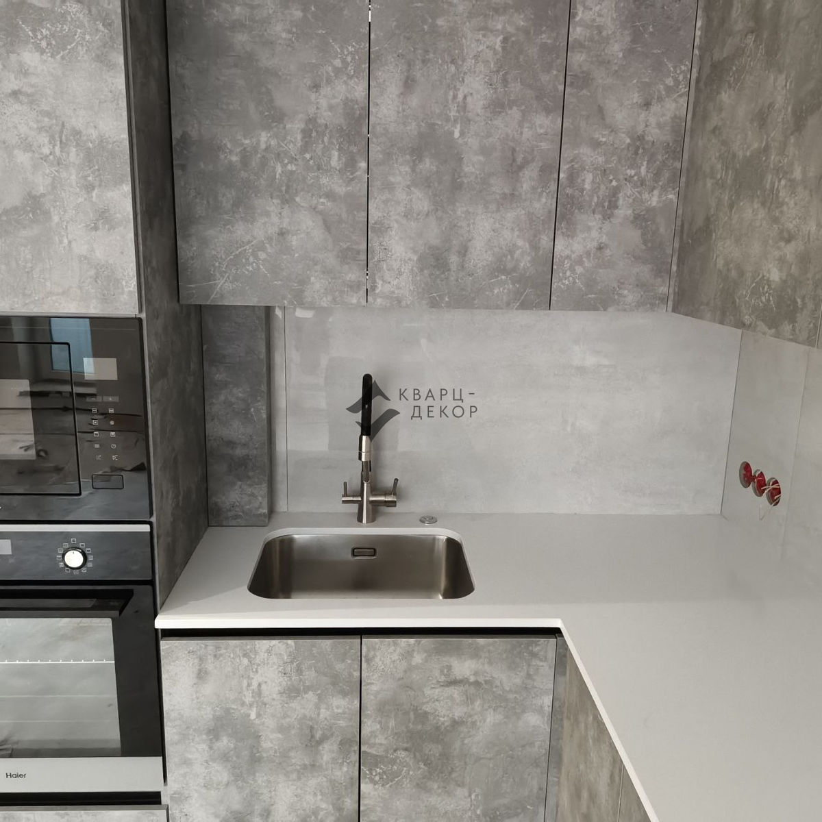 Столешница из кварцевого агломерата Vicostone BQ 100