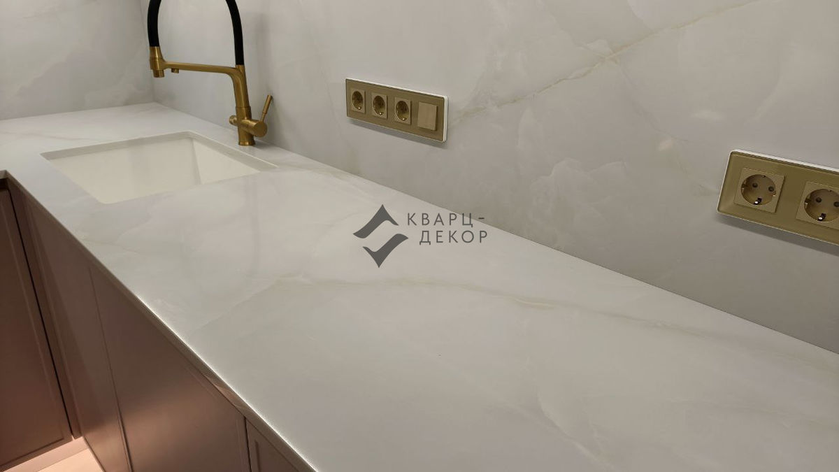 Столешница и стеновая панель  кварцевый агломерат Etna quartz