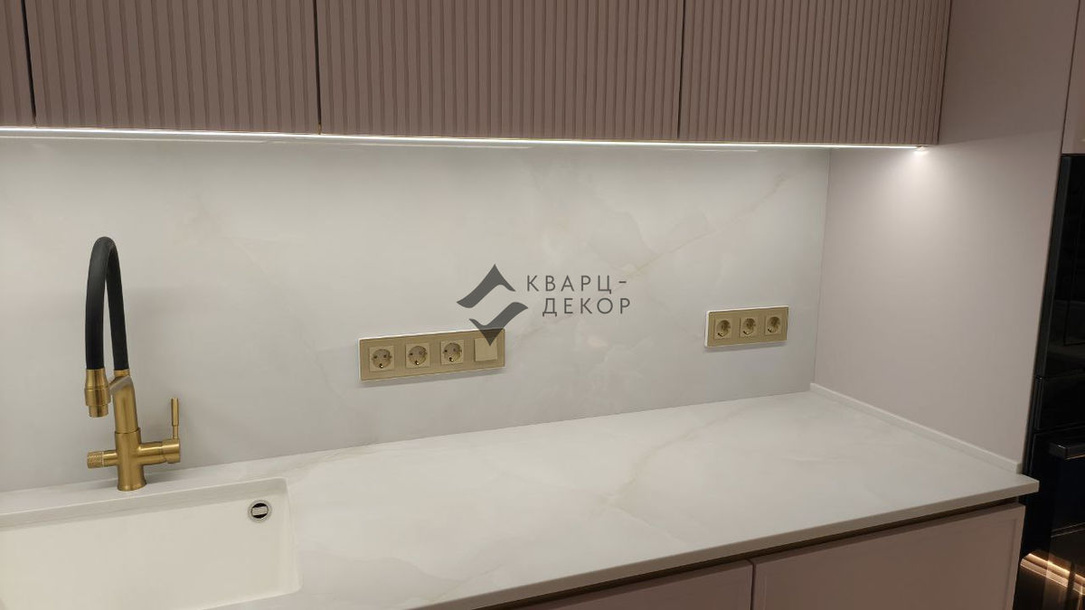 Столешница и стеновая панель  кварцевый агломерат Etna quartz
